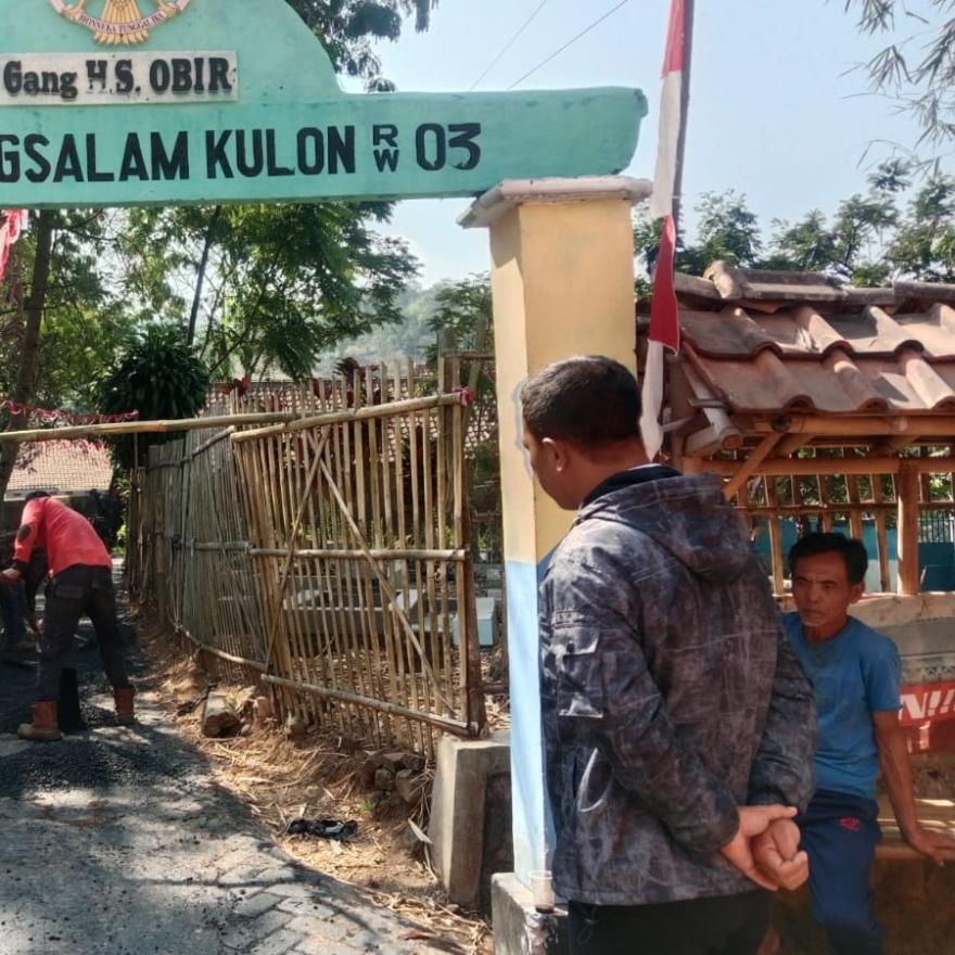 PEMBANGUNAN JALAN LINGKUNGAN DI KP. BOJONG SALAM RW.03 SELESAI DIKERJAKAN